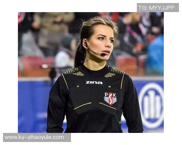 意大利女边裁因美貌遭职业歧视自述不平等经历与坚持 意大利女边裁因美貌遭职业歧视自述不平等经历与坚持