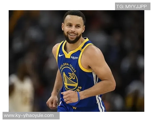 库里半场20分5记三分创纪录领先利拉德克莱紧随其后争夺第二位 库里半场20分5记三分创纪录领先利拉德克莱紧随其后争夺第二位