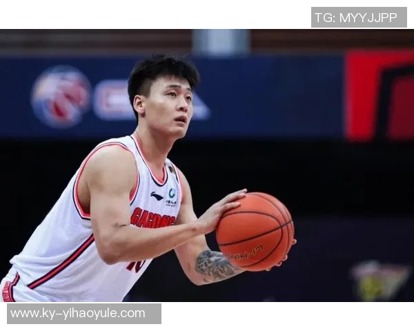 赵睿身穿宏远训练服备战全运会展现时光倒流的独特魅力 赵睿身穿宏远训练服备战全运会展现时光倒流的独特魅力