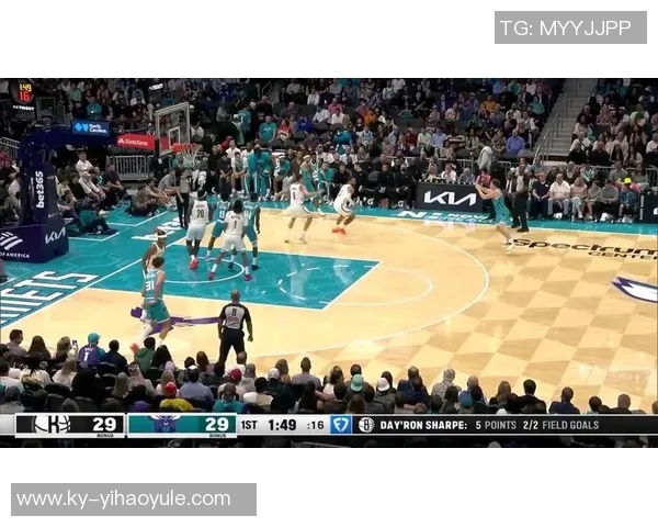 克尼佩尔半场表现亮眼三分球命中率高积极拼抢前场篮板贡献10分